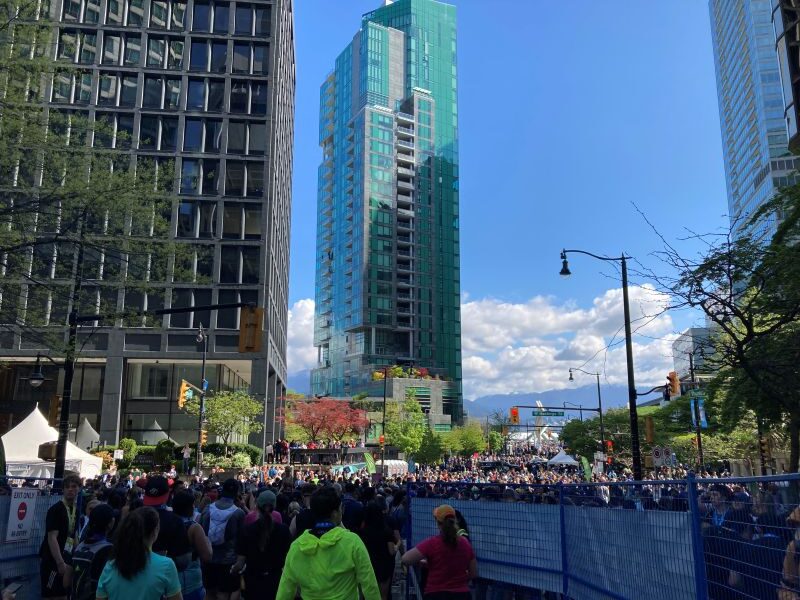 BMO 8km ゴール後の人混み